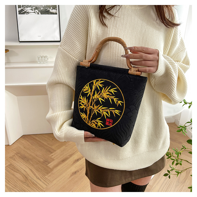 New Large Capacity Embroidered Women's Bag Commuter Bag Women's Bag Handbag_voghion.com