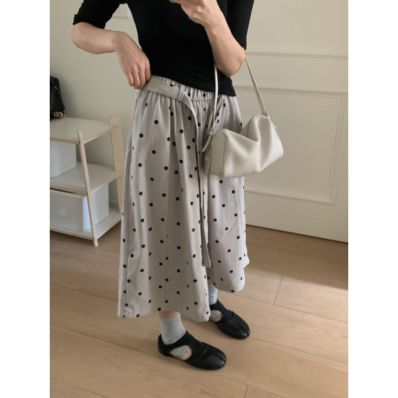 Korean-style, fresh, elegant, and fashionable wide-leg cropped pants with a drawstring waist, featuring a polka dot pattern, versatile, loose-fitting, and slimming, perfect for casual wear Korean-style, fresh, elegant, and fashionable wide-leg cropped pants with a drawstring waist, featuring a polka dot pattern, versatile, loose-fitting, and slimming, perfect for casual wear