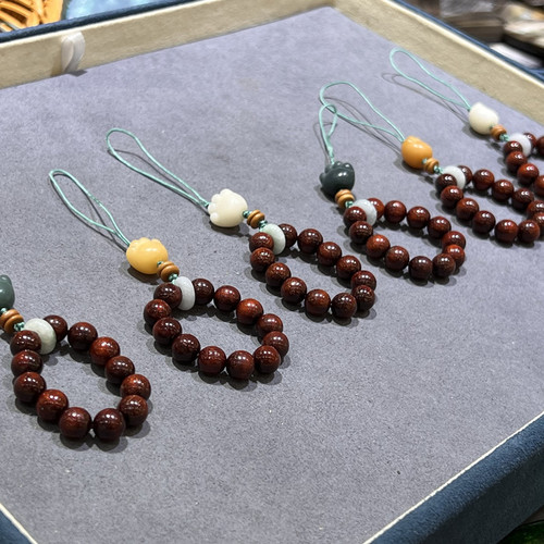 Small leaf red sandalwood hand-twisted with bodhi root cat claw accessories jade jewelry ethnic style women's simple style