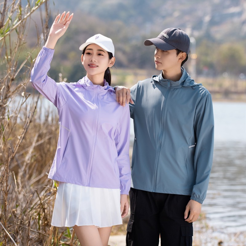 Ropa de protección solar de seda de hielo para parejas de mujeres ropa de protección solar hombre encapuchado abrigo transpirable UV UPF50 + ropa de piel al por mayor