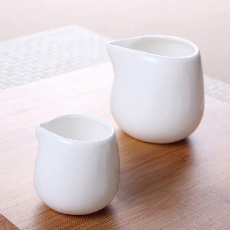 小さいミルクの杯の陶磁器のミニのミルクの缶の蜂蜜のミルクの杯のコーヒーのミルクの瓶のミルクのスプーンのヨーロッパ式のステーキのジュースの砂糖の缶|undefined