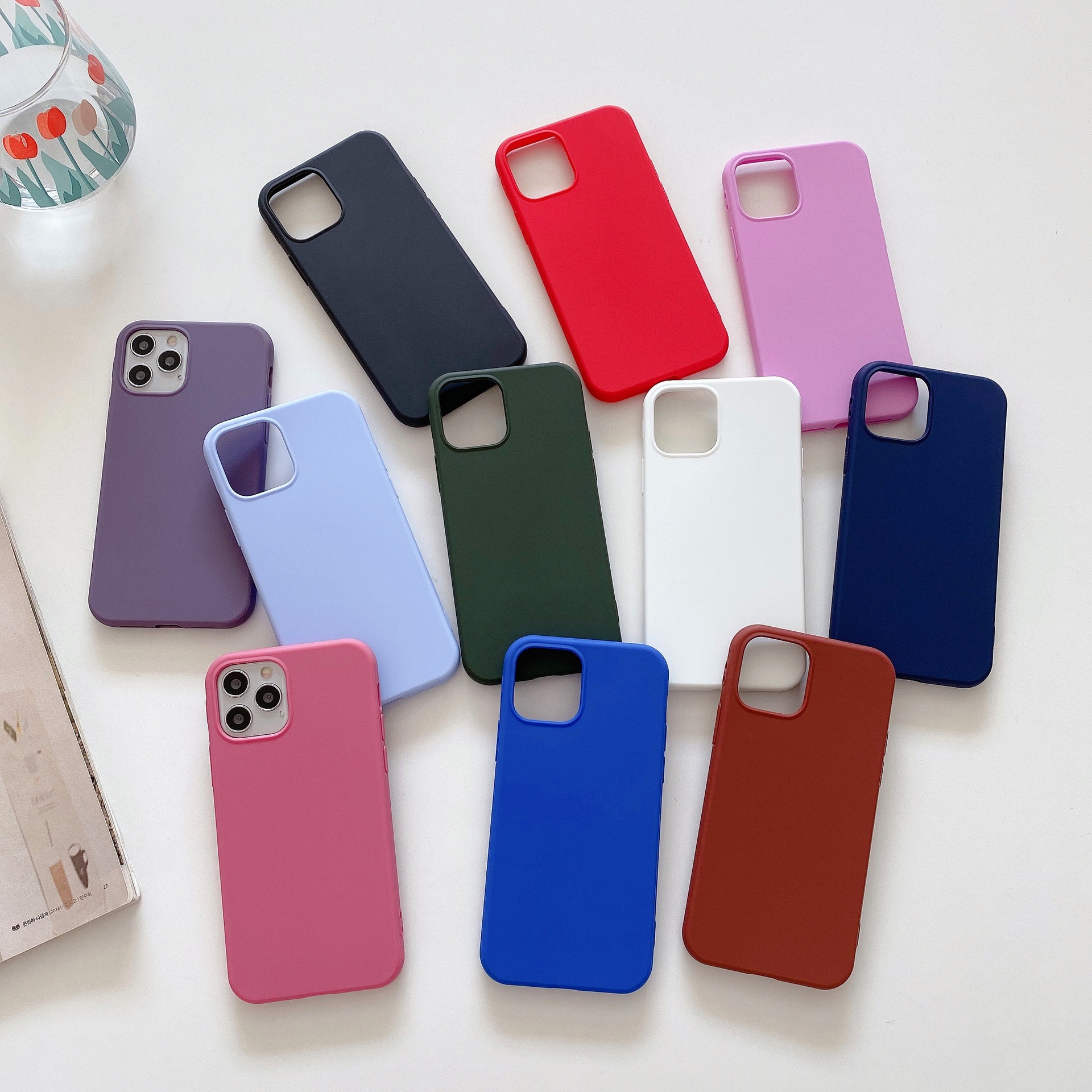 Aplicable a la carcasa del teléfono móvil de Apple X carcasa simple a prueba de caídas de gran agujero 16promax color caramelo que se siente agradable para la piel funda suave de silicona