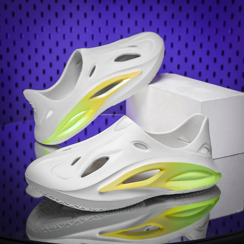 Men's New Sandals 2026 Summer Casual Outdoor Breathable Lightweight Comfortable Youth Beach Water Shoes