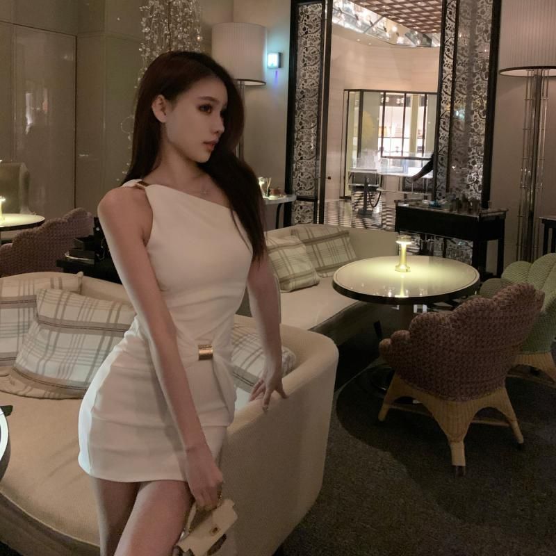 純粋な欲望のホットガールオフショルダーウエスト痩身お腹カバードレス女性の夏のニッチ斜め肩リボンヒップスカート|undefined