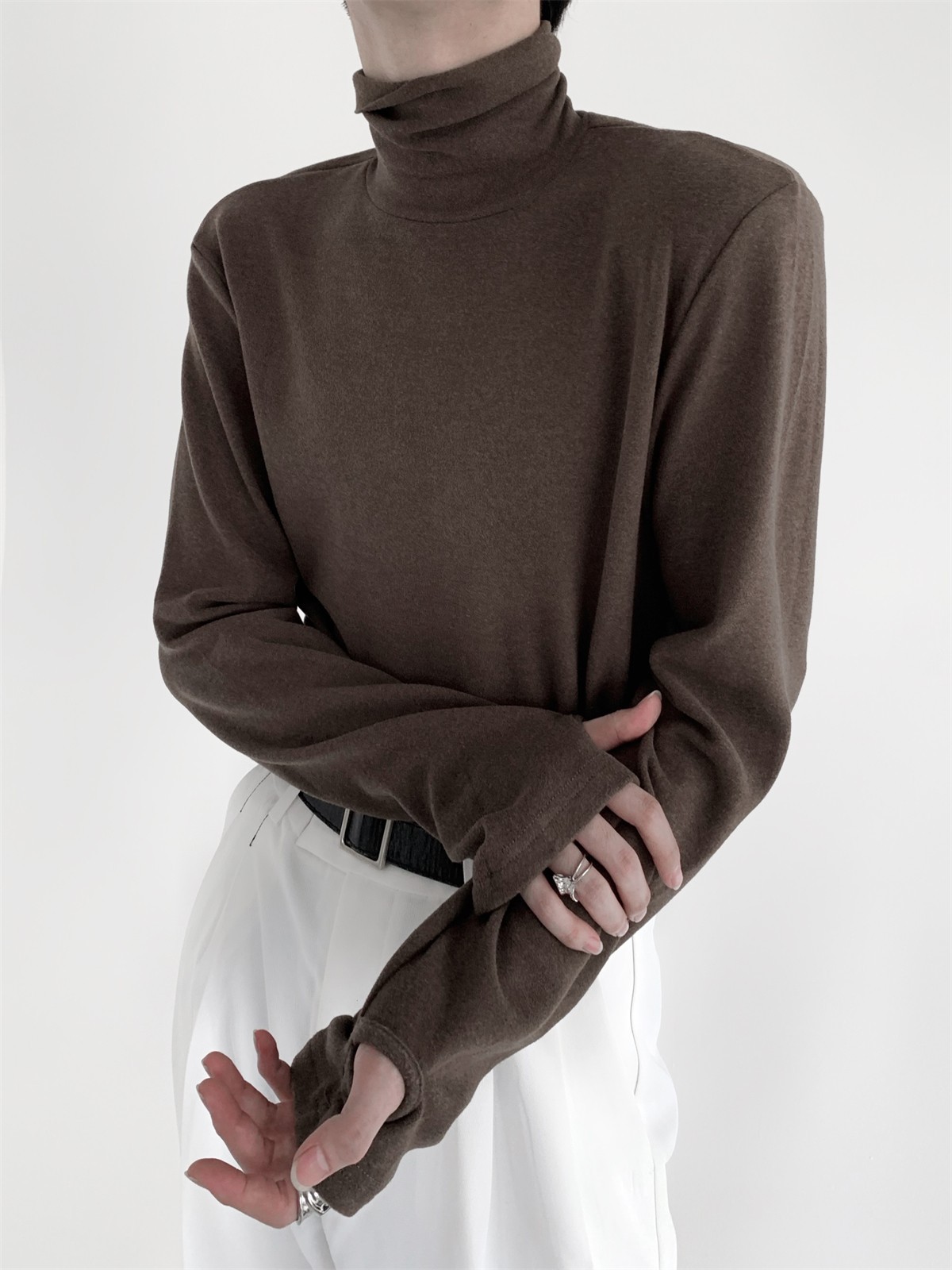 【工場直売】ソフトフィット高襟ボトムシャツ男高級感秋冬新作純色長袖tシャツファッション