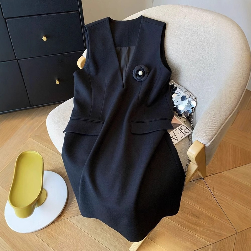 Korean Style Sleeveless Suit Dress for Women in Autumn and Winter New Fashion Age-Reducing Inner Wear Hepburn Style Black Skirt 9513 Korean Style Sleeveless Suit Dress for Women in Autumn and Winter New Fashion Age-Reducing Inner Wear Hepburn Style Black Skirt 9513