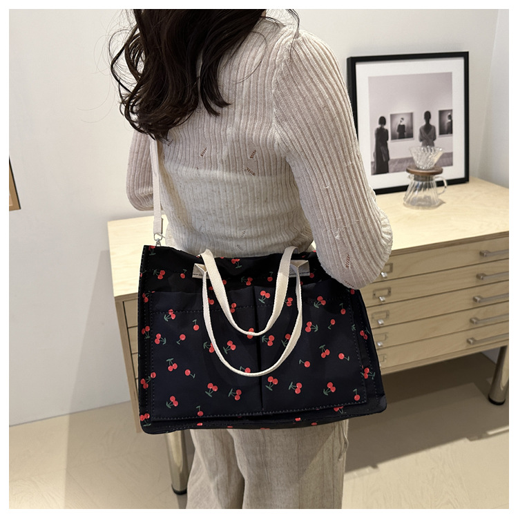 Large-capacity canvas student class 2024 Autumn new Korean-style trendy and personalized printed tote handbag for women undefined