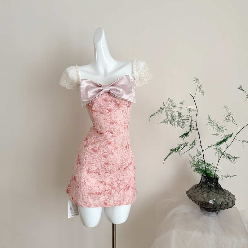 Luxurious Blush Pink Water-Soluble Lace Embroidered Dress with Large Bow Hem Luxurious Blush Pink Water-Soluble Lace Embroidered Dress with Large Bow Hem