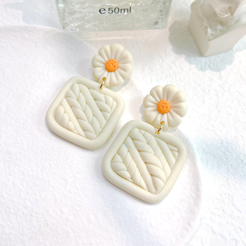 Retro Geometric Soft Clay Plating Women's Drop Earrings 1 Pair display picture 9