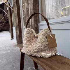 卸売り秋冬の新型羊の毛の特の包みの緩み感のぬいぐるみのショルダーバッグの大容量の毛のふわふわしている斜めのショルダーバッグ