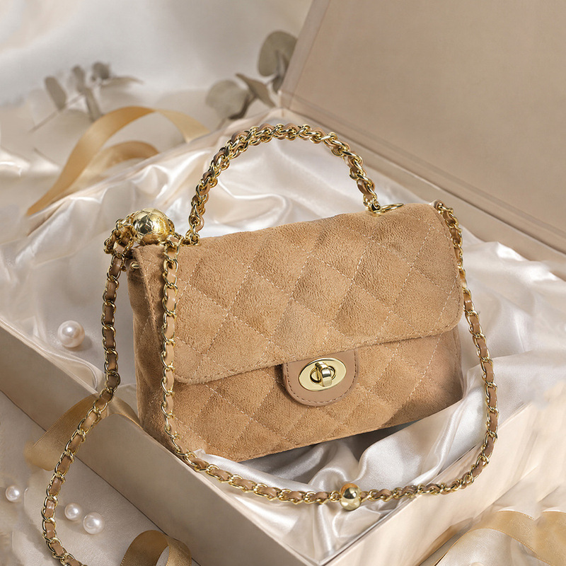 Imitation leather quilted chain bag for women, fashionable flap lock handbag, quilted embroidery commuter shoulder crossbody bag