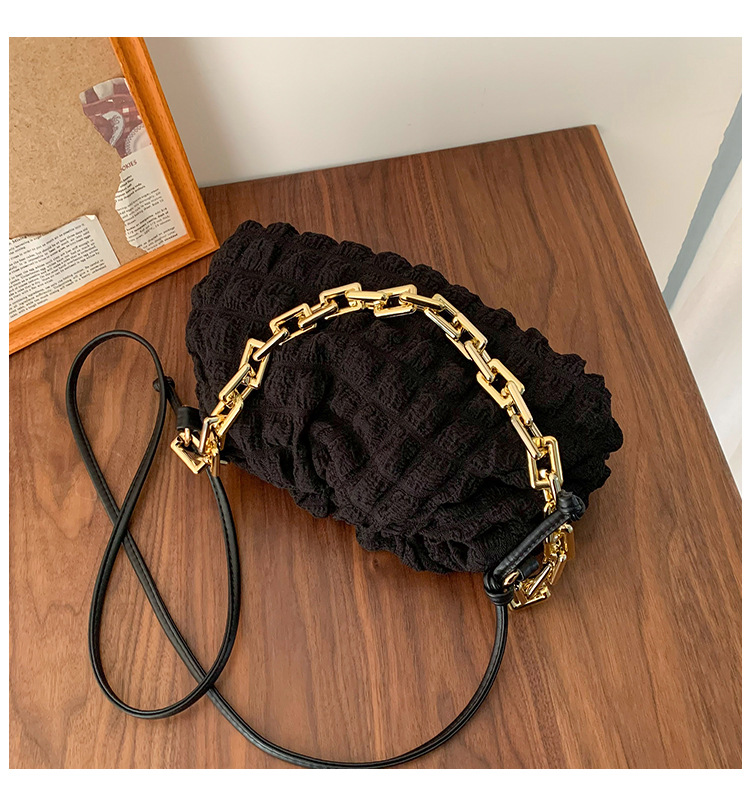 2021 New Fashion Rhombus Fold Cloud Bag Popular Chain Shoulder Messenger Bag display picture 58