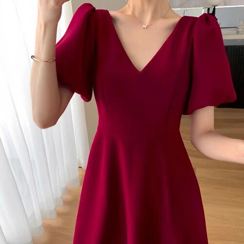 Plus-size red cocktail dress for women, 2025 summer new French style youthful V-neck bubble sleeve temperament long dress