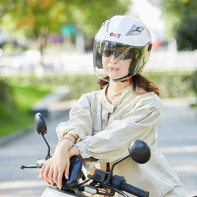 Motosiklet kaskı (dəbilqə), Helmet Women's Summer Four Seasons
