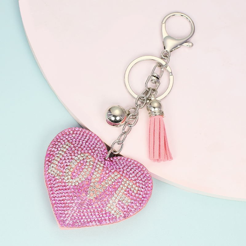 Venta caliente transfronteriza terciopelo coreano diamante color sólido amor corazón pelo bola llavero colgante bolso de las mujeres accesorios personalización