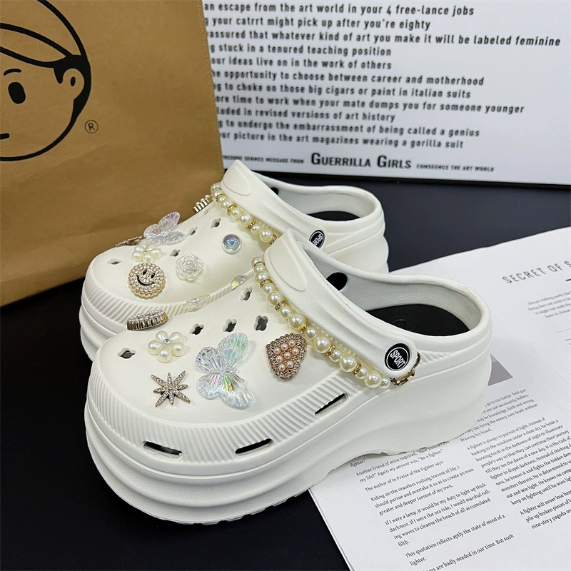 Новая милая сеть Red Super Fire увеличивает тапочки для женщин 2025 года