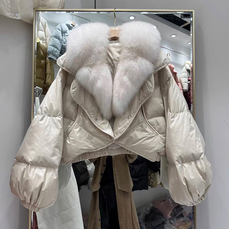 오프화이트 + 여우털 칼라