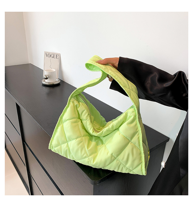 Women's Medium All Seasons Nylon Solid Color Basic Square Zipper Shoulder Bag Underarm Bag display picture 3