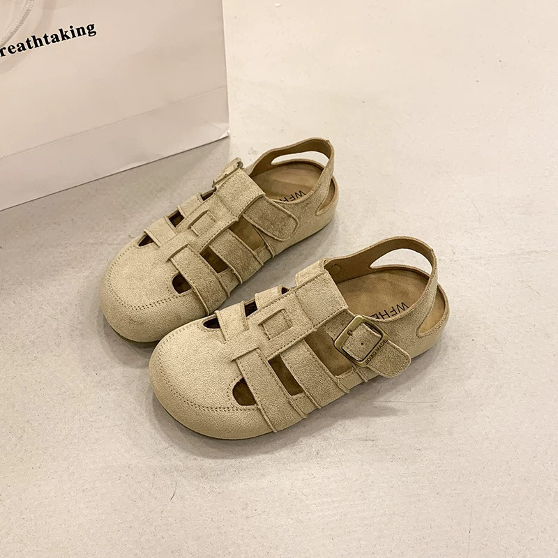 Roman-Style Perforated Suede Sandals for Women, New Summer Model with Soft Sole, Closed-Toe Slippers, Clogs, Hole Shoes