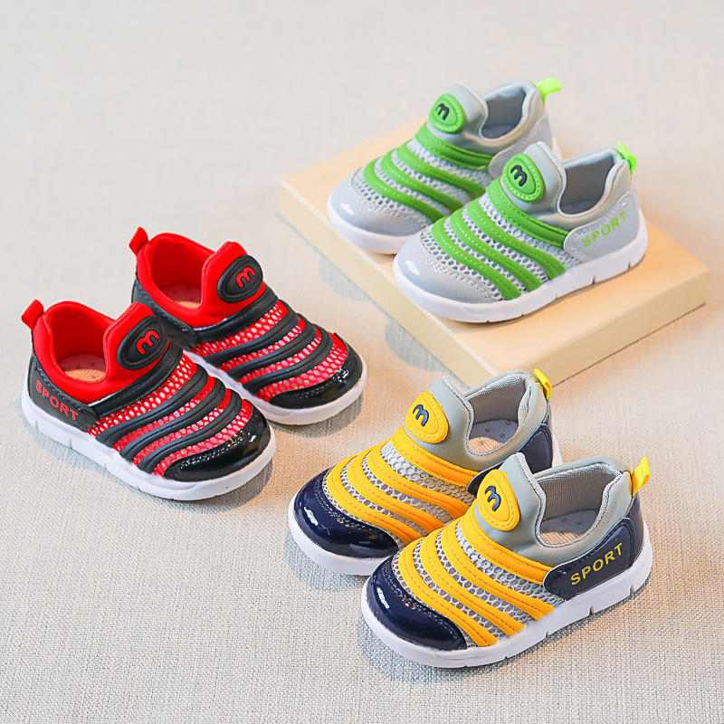Una pieza de entrega 2025 verano bebé oruga zapatos para niños de 1 a 6 años transpirables de malla simple zapatos para niños pequeños comercio exterior