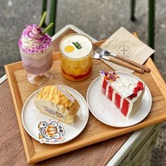 Mousse edge triangle cake packaging box Swiss roll cut into pieces Thousand layer cut into pieces packaging box Dessert transparent plastic tray