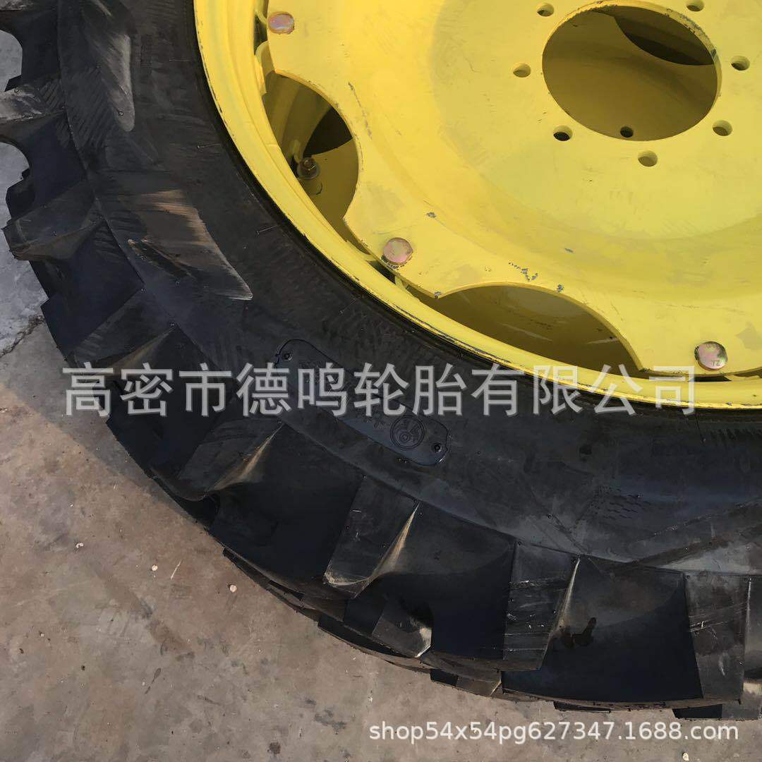 Suministro de neumático agrícola espiga 12.4-38 neumático de tractor 12.4-28