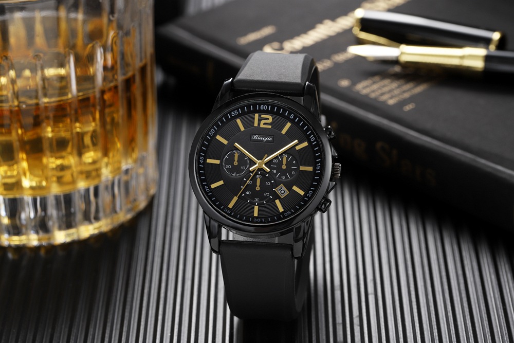 New minimalist silicone tape sports watch, fashionable fake three eye calendar, low-priced men's watch_voghion.com