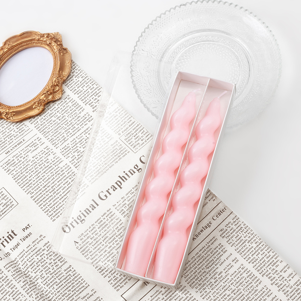 Färgglada vridna ljus för romantiska middagar_voghion.com