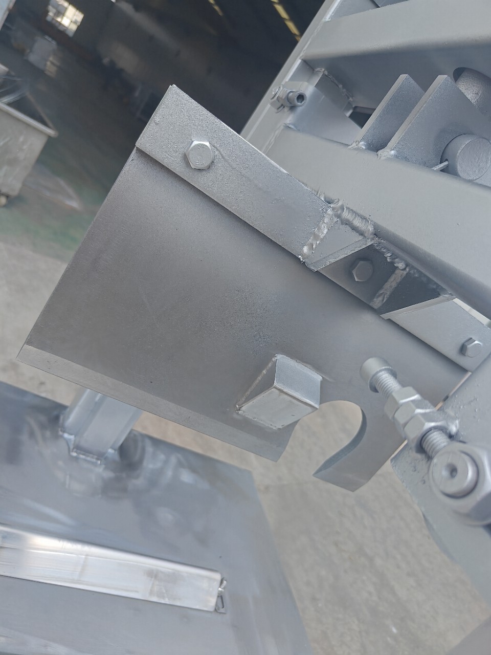 猪头劈半机 液压脚踏式猪头劈头机   供应猪头留脑劈半机