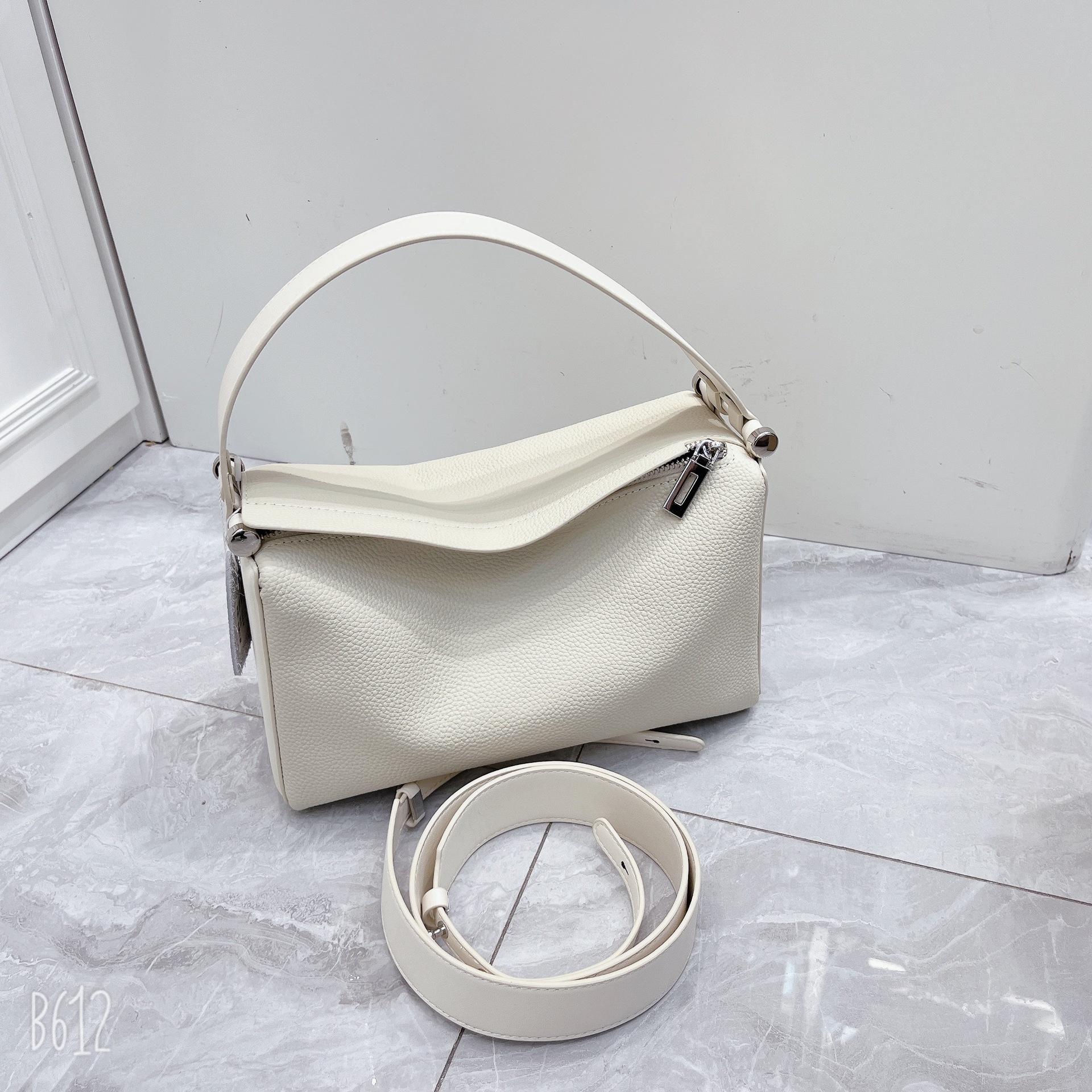 Bolso de cuero de vaca con capa de cabeza y axila bolso de almohada de jade de cuero de moda femenino 2025 bolso de almohada de Boston con hombro cruzado