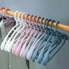 Plastic wide-shoulder hangers, household no-marking anti-slip clothes racks for adults, clothing hangers, wardrobe organizers, and coat stands