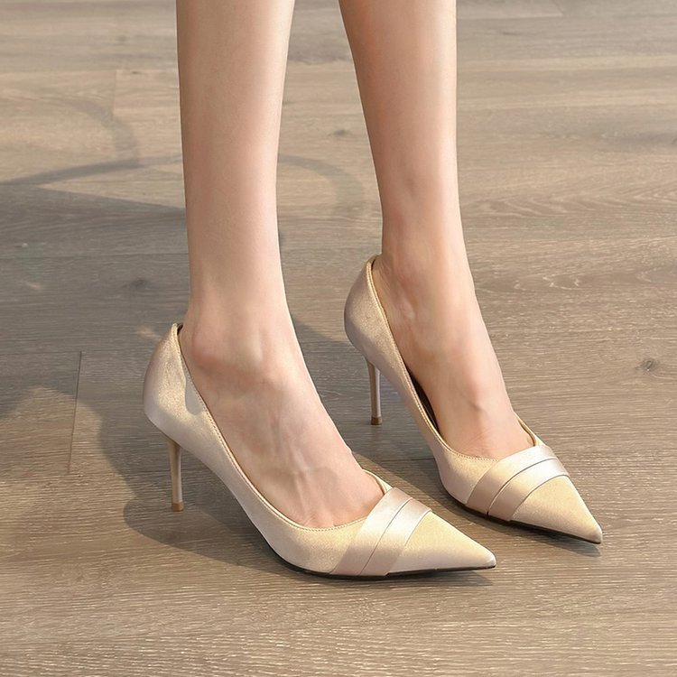 High heels pointed-toe