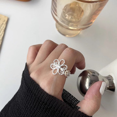 Sweet Engraved Flower Ring for Women, Lightweight Luxury, Exquisite and Elegant S925 Silver Open Finger Ring, Ins Small Finger Ring, Fashion Trend