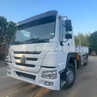 出口重汽豪沃随车吊豪沃371马力6X4随车吊出口重汽豪沃随车吊10吨