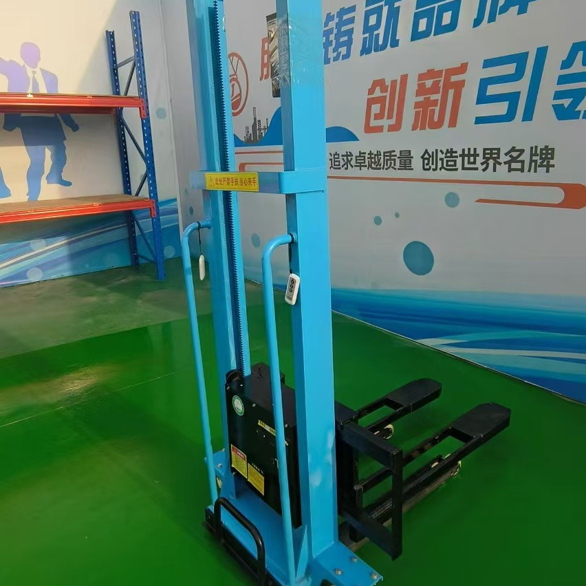 新款电动液压随车1吨自动跟车叉车配遥控装置一键升降仓储搬运