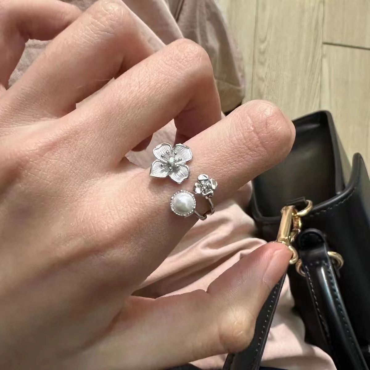 Matte small design universal ring pearl