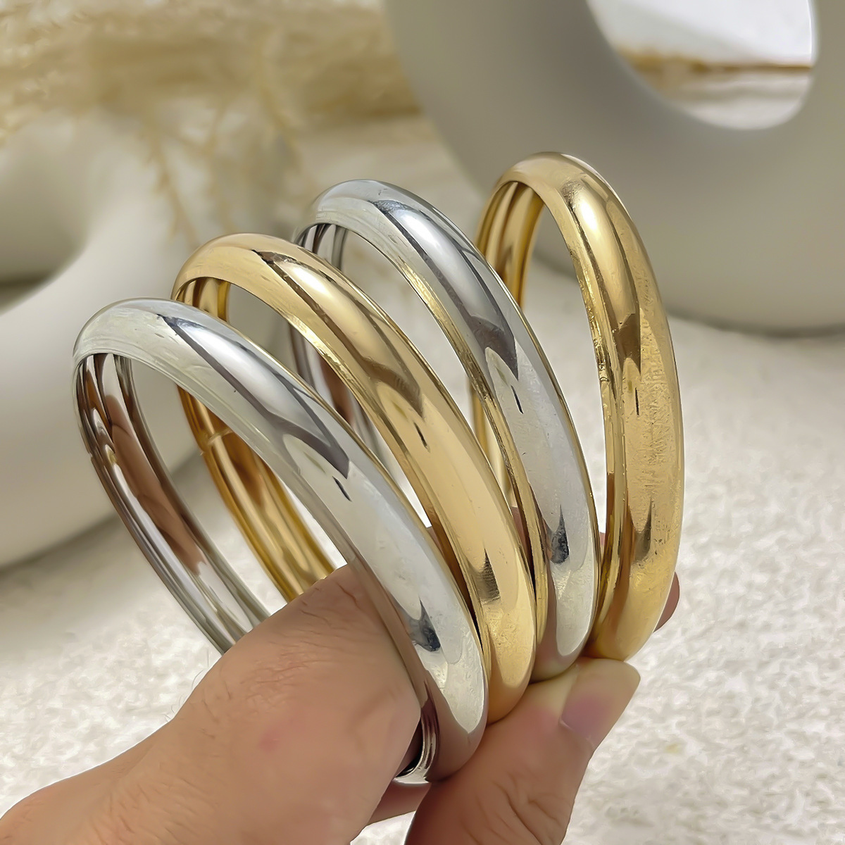 117g Weight Without pendants Pendant Material Bangle Classification Iron Chain Material 1 Set Quantity Holiday, Daily Occasion Iron Material Geometric Pattern Women's Gender Plating Design Retro, Simple Style Style Retro Simple Style Geometric Iron Wholesale Bangle 24