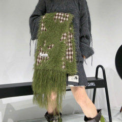 秋冬の新型格子ウールのマフラーの女性は暖かくて柔らかい羽のストールのフリンジの高級感を厚くします。