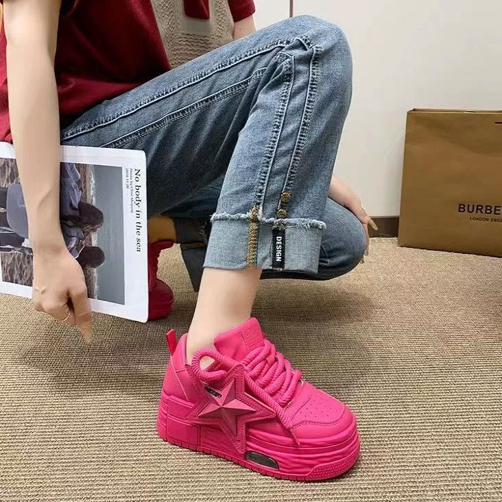 Весенний тренд 2024 новая пятиконечная звезда толстая подошва кексы обувь женская удобная мода повседневная обувь маленькая белая обувь женщина