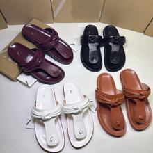 2025夏季外贸批发女士平底拖鞋一字扣外穿时尚欧美爆款shoes