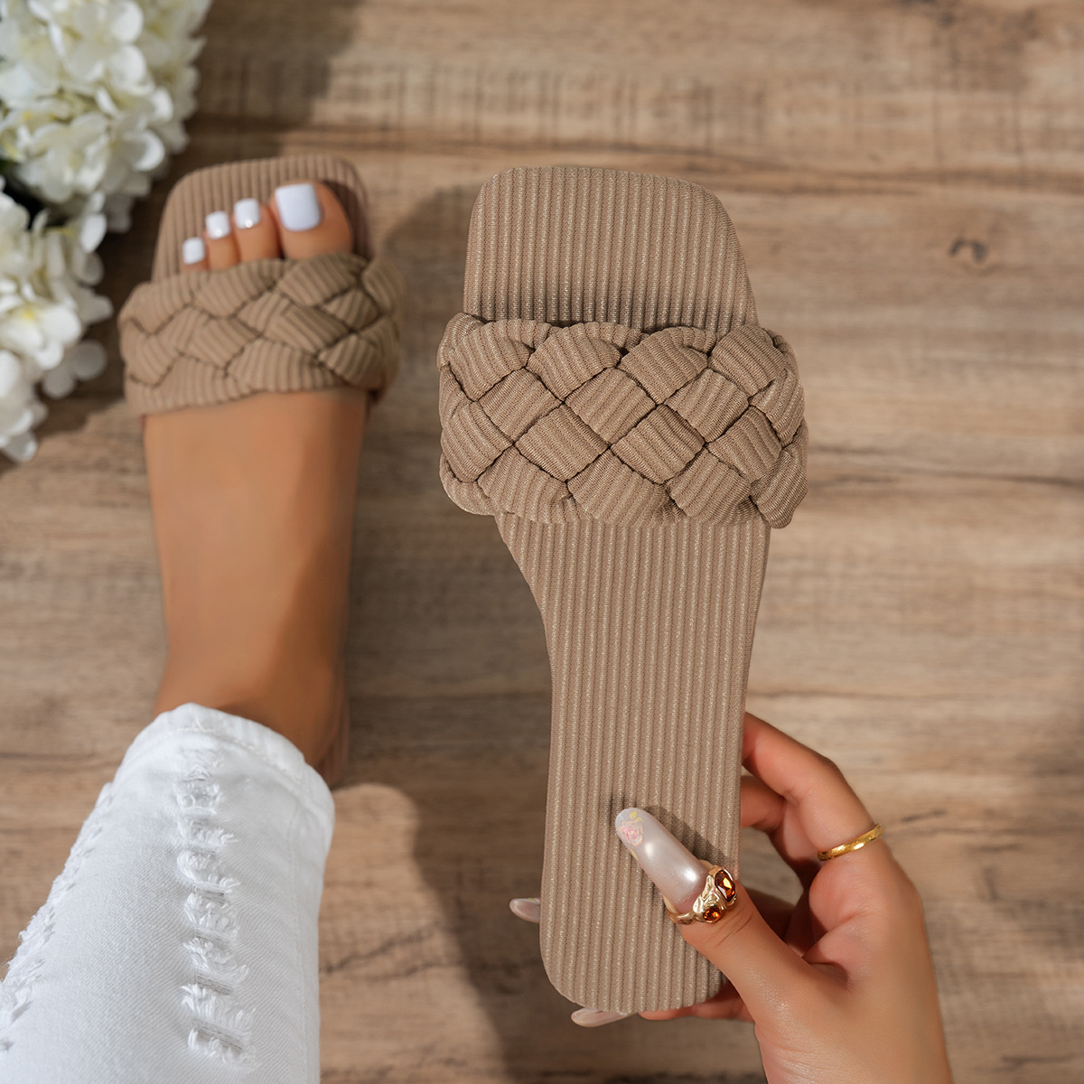 Sandalias planas de estilo minimalista para mujer, diseño de una sola tira tejida, fáciles de poner, versátiles para el hogar y para ir al trabajo.