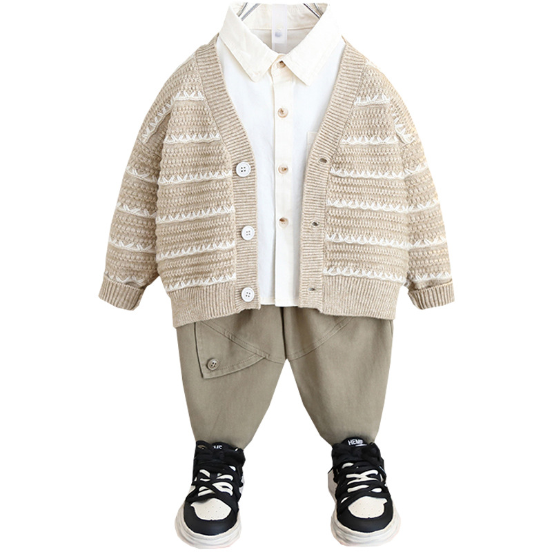 7072 Traje de tres piezas de primavera y otoño para niños 2025 primavera nueva chaqueta para niños traje de cardigan de punto ropa de bebé de moda