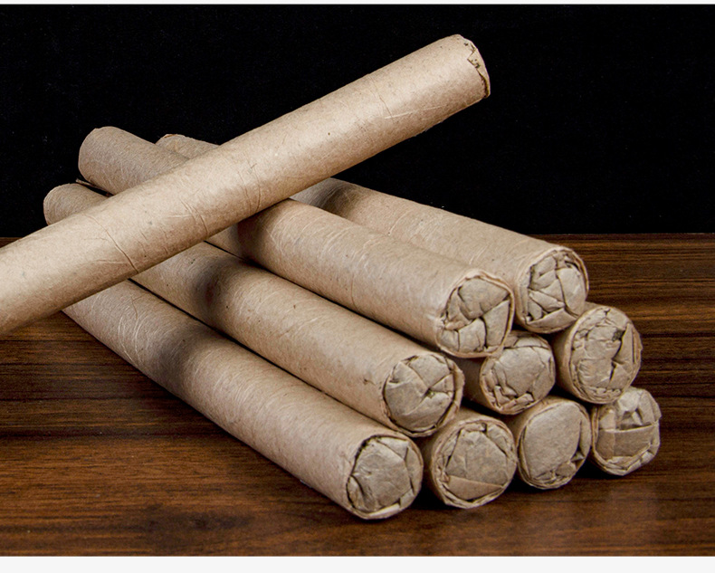 Moxa Sticks Ai Tiao 艾条 Artemisia argyi Moxibustion Rolls 1.8 x 20 cm for Warming Therapy and Indoor Use in use