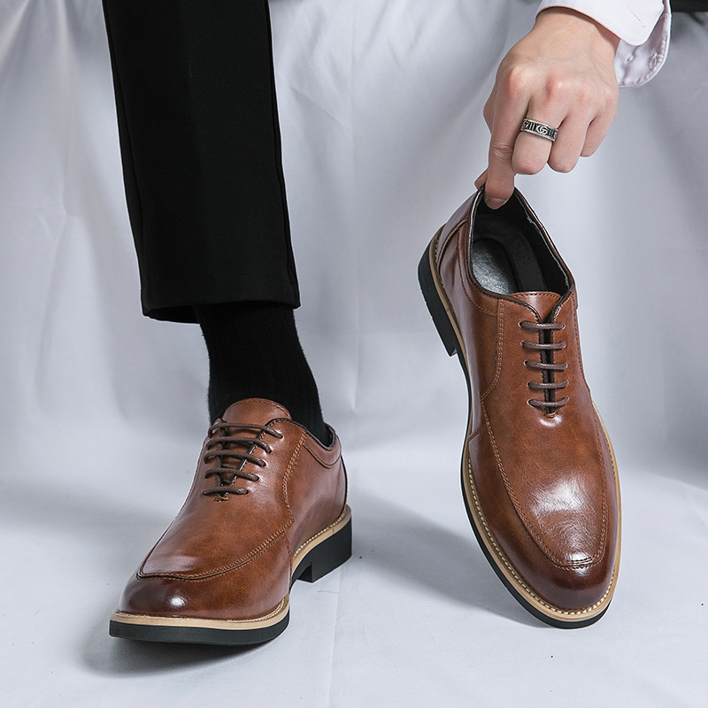 Zapatos de cuero ropa formal de negocios para hombres zapatos casuales de suela gruesa 2024 primavera y otoño moda británica zapatos de boda de novio puntiagudos