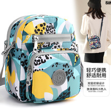 2024潮流妈妈包印花尼龙布包斜挎包拉链大容量手机包轻便大容量