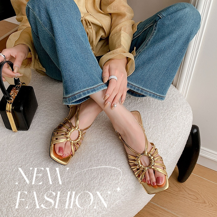 Sandal nữ mùa hè 2025 kiểu Pháp cổ điển, đế thấp, thiết kế đan lỗ vòng tròn, hở mũi hở gót — vàng, Màu trắng nhạt, bạc