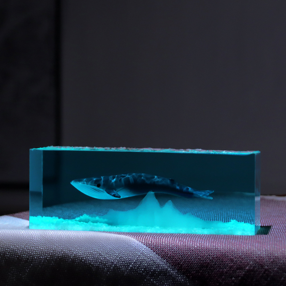 Desktop Handmade Crafts Modern Senior Niche Friends Gifts Ocean Whale Crystal Resin Lighting Ornaments Tide
