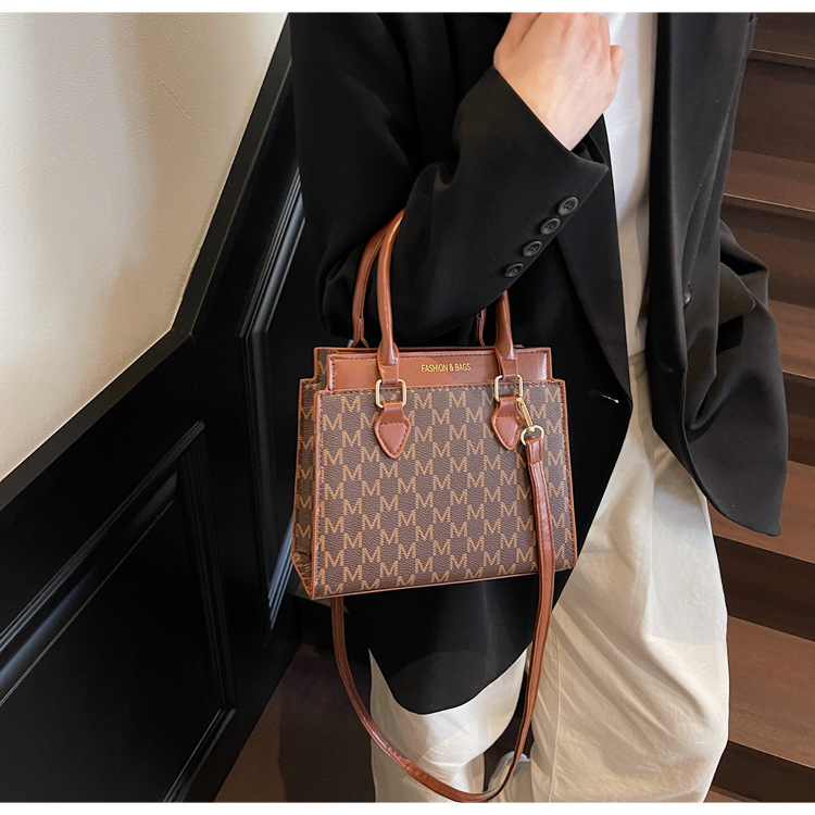 510g Weight Zipper Closure Type Single Shoulder Strap Strap Type Shoulder Bag Bags Type Casual Occasion Pu Leather Material Letter Pattern All Seasons Season Women's Gender Streetwear Style Square Shape Small Size Women's Small Pu Leather Letter Streetwear Square Zipper Shoulder Bag 10