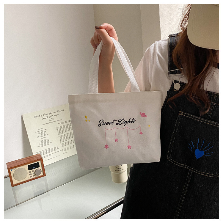 Women's Small Spring&summer Canvas Solid Color Streetwear Square Zipper Shoulder Bag display picture 5