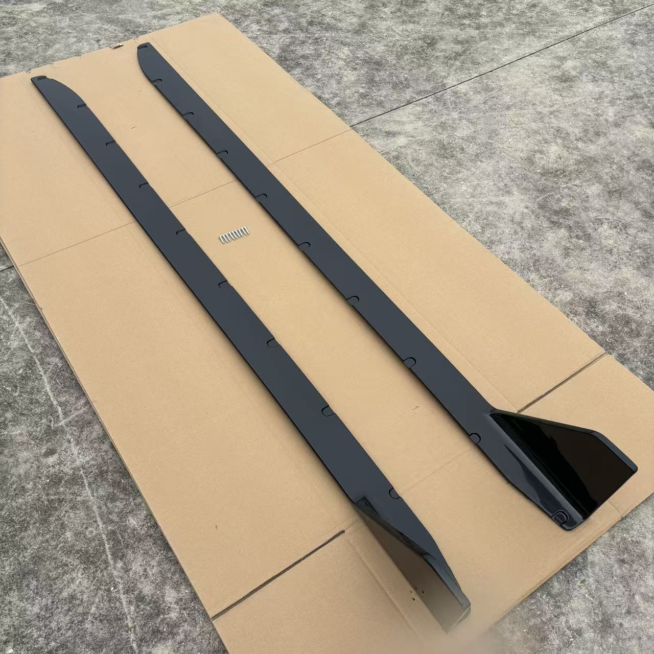Suitable for Bmw M3/M4 Side Skirts and Side Spoilers G80/G82 Side Skirts and Side Spoilers Rear Lip Gloss Black Modified Small Body Kit